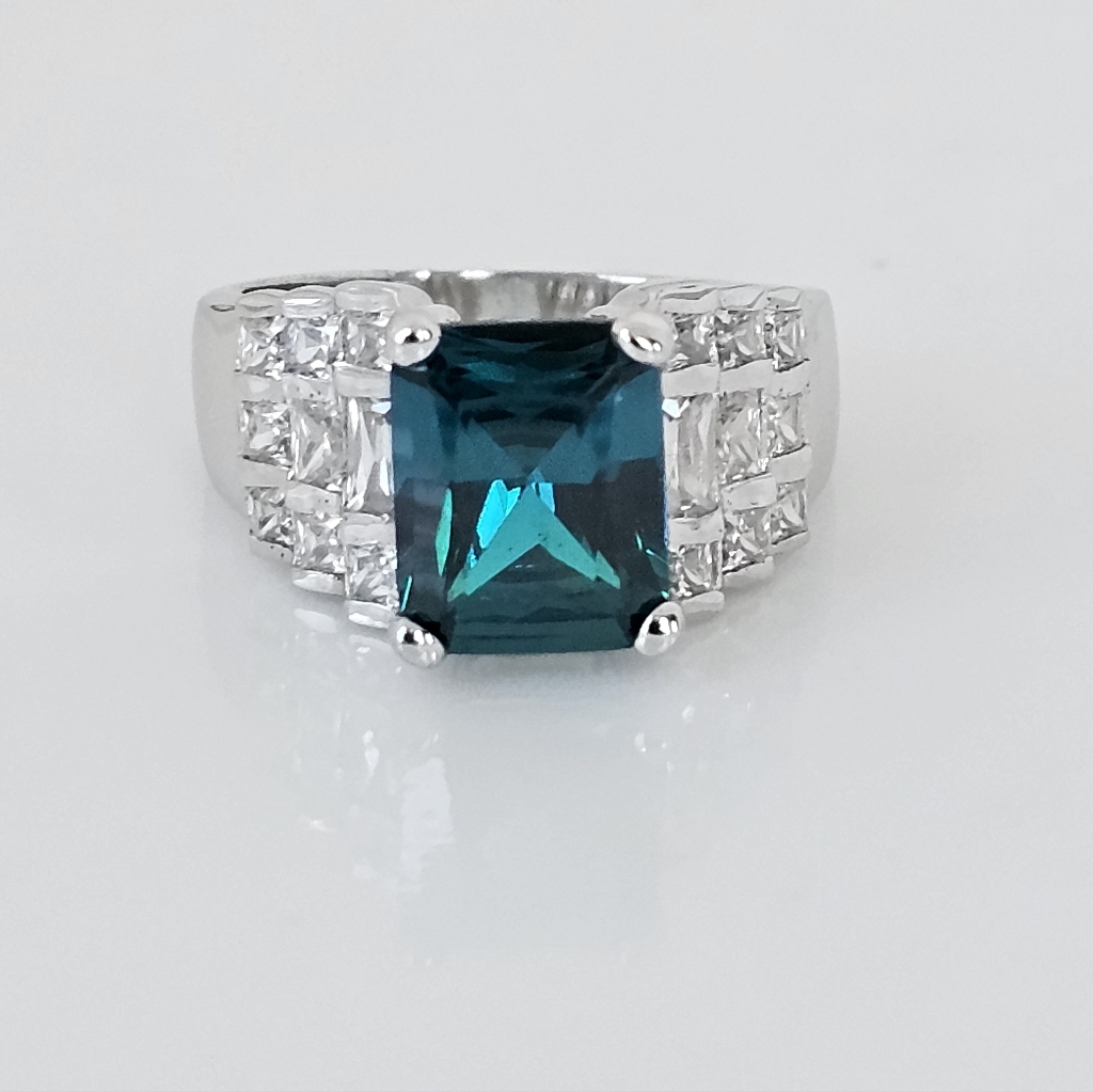 Vintage Victoria Wieck Blue Topaz & Diamond Simulant Sterling Silver Size 7!